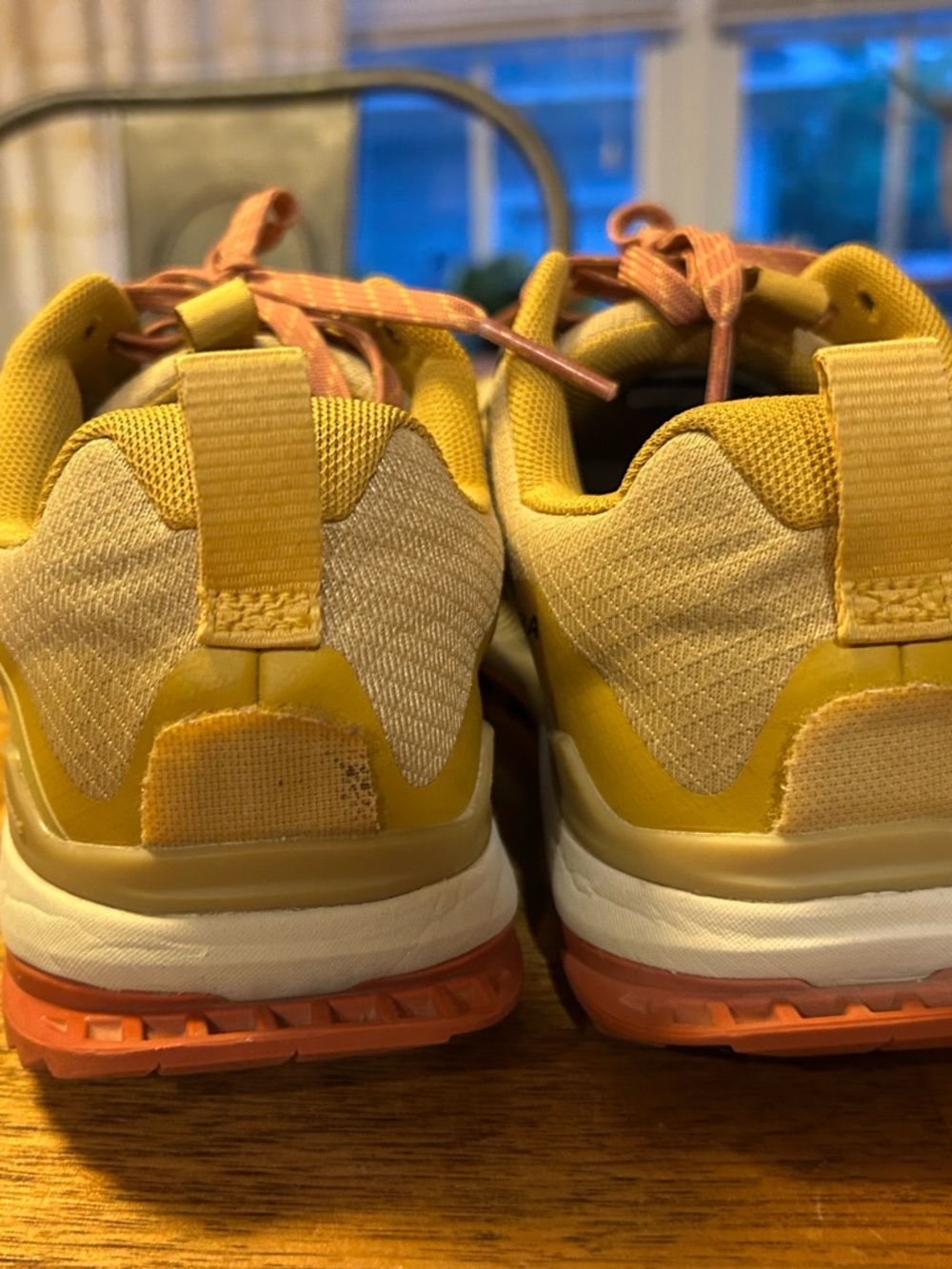 ALTRA Lone Peak 7 - M8/W9.5 Gold Trail Runner with Pink Laces & Sole - Picture 5 of 12